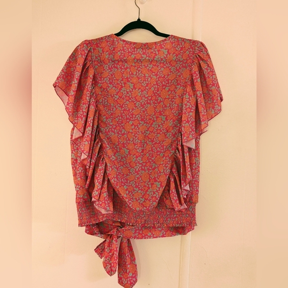 🎀$5 Floral V-Neck Ruffle Top - Picture 2 of 6